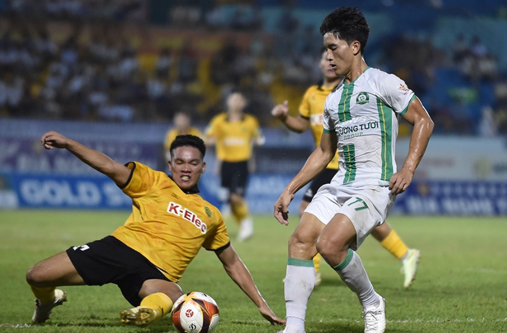 Bình Phước cạnh tranh với PVF - CAND suất đá play-off. Ảnh: VPF