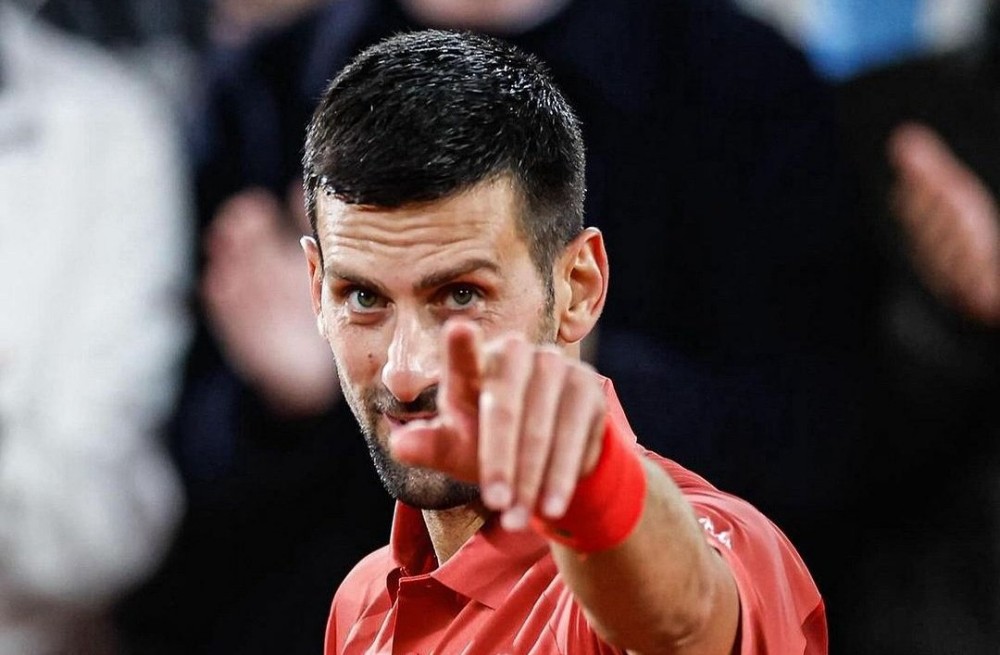 Djokovic ngược dòng thắng trận thứ 370 tại Grand Slam dù chấn thương