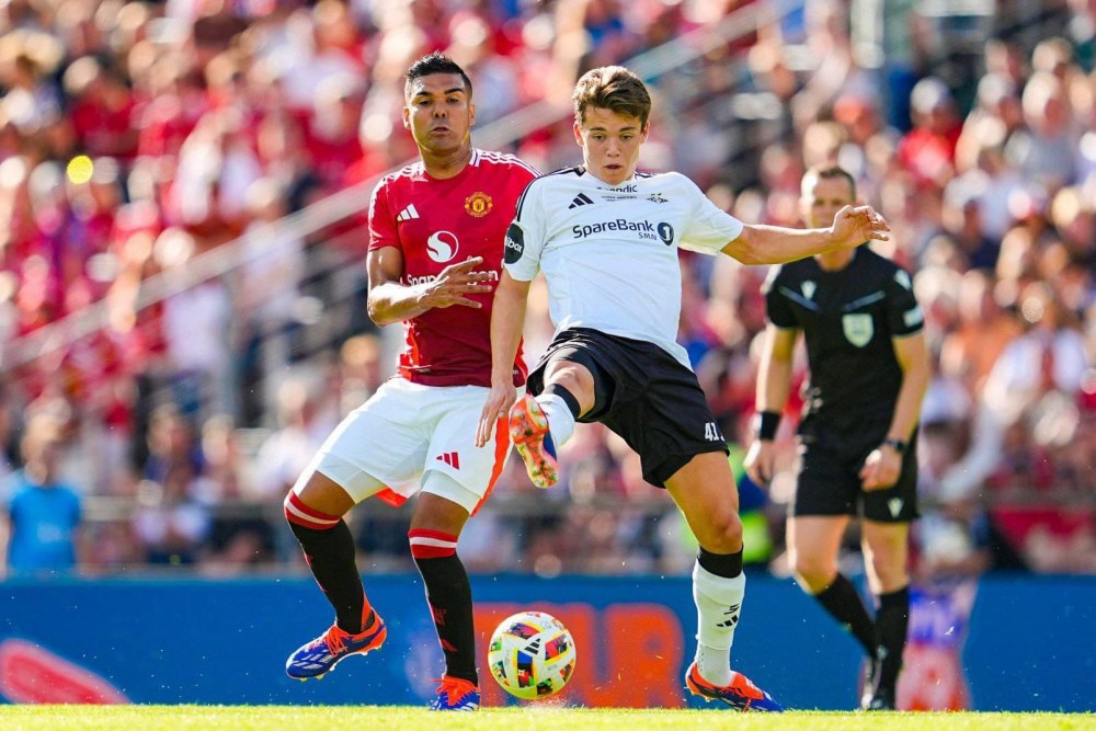 Man United thua Rosenborg phút bù giờ