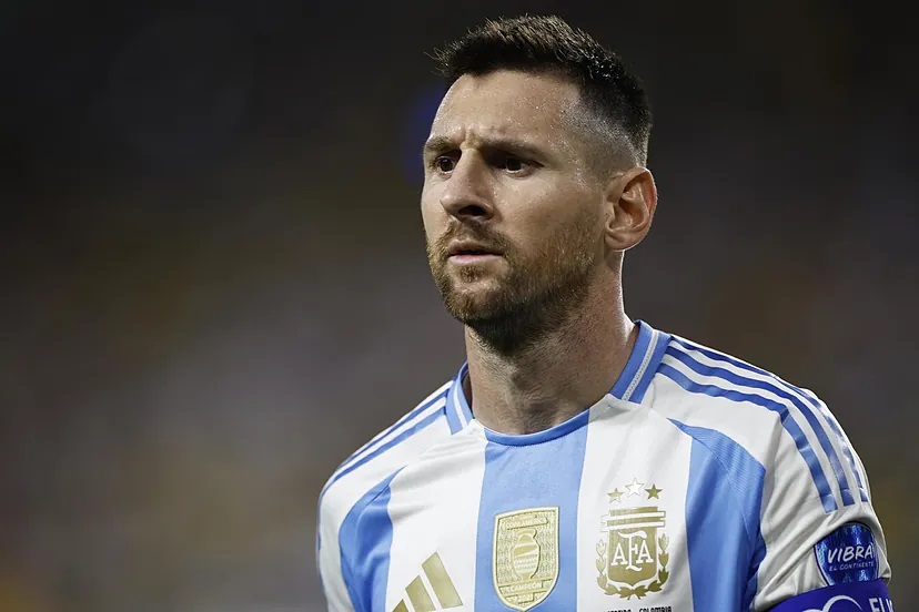 Messi được yêu cầu xin lỗi thay đồng đội