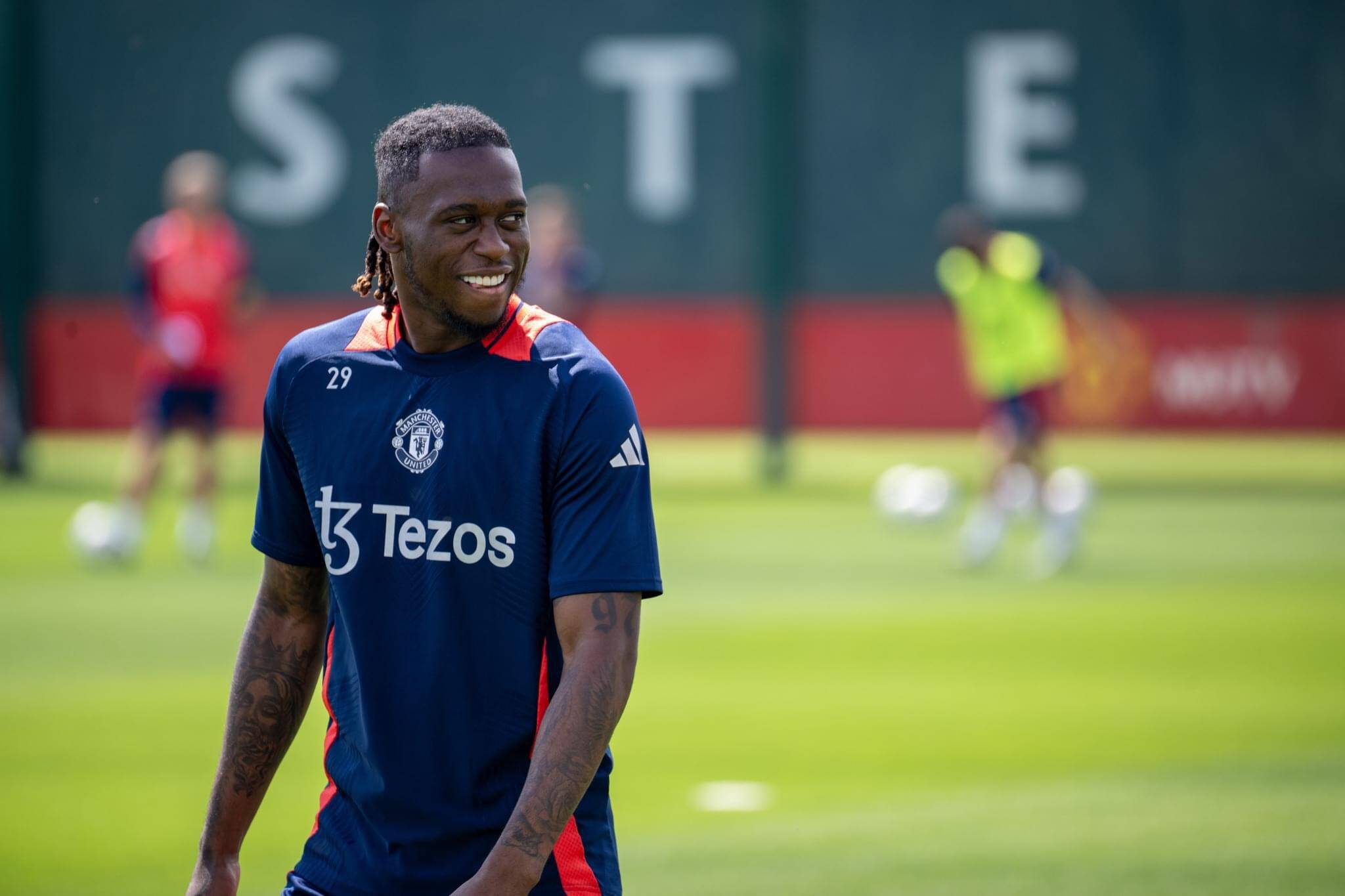 Aaron Wan-Bissaka có thể rời Man United trong hè này.  Ảnh: MUFC 