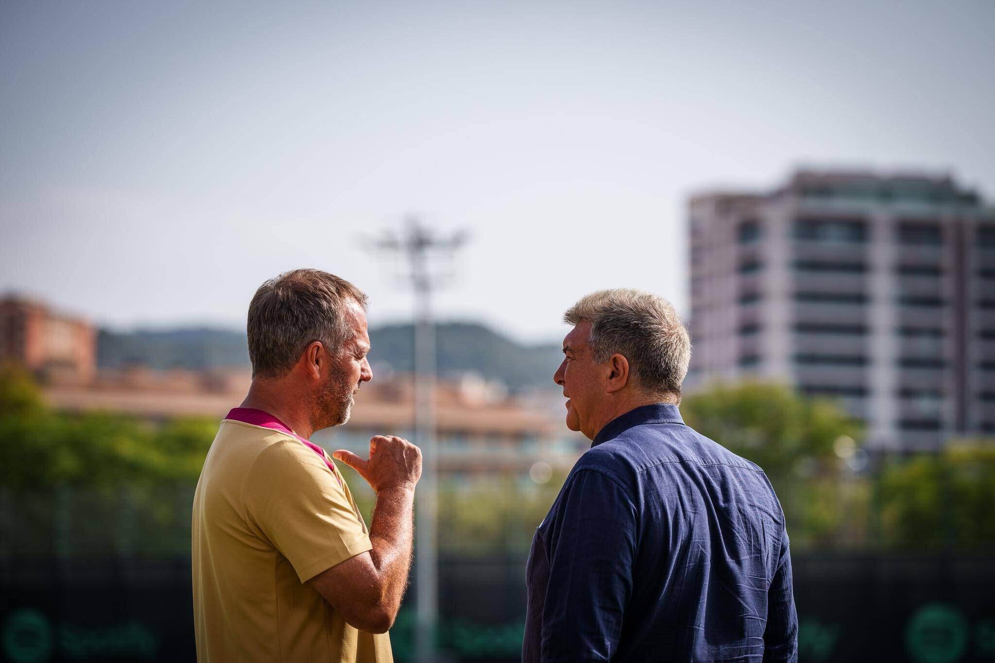 Hansi Flick và Chủ tịch Joan Laporta sẽ có những toan tính kỹ lưỡng.  Ảnh: FC Barcelona 