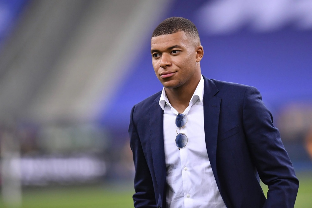 Mbappe mua đội bóng hạng Hai ở Pháp