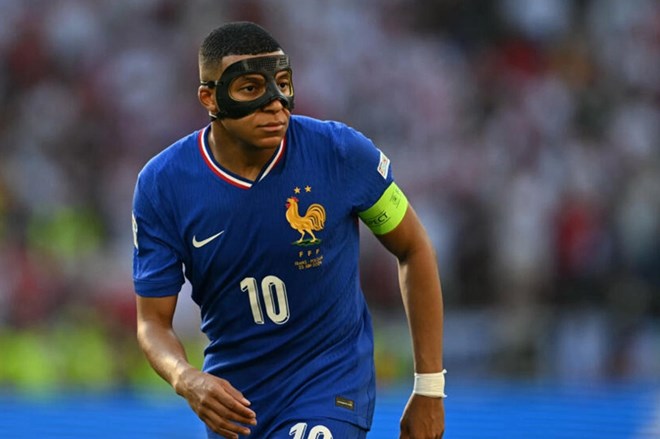 Chấn thương ở mũi một phần đã ảnh hưởng đến phong độ của Mbappe tại EURO 2024.  Ảnh: AFP