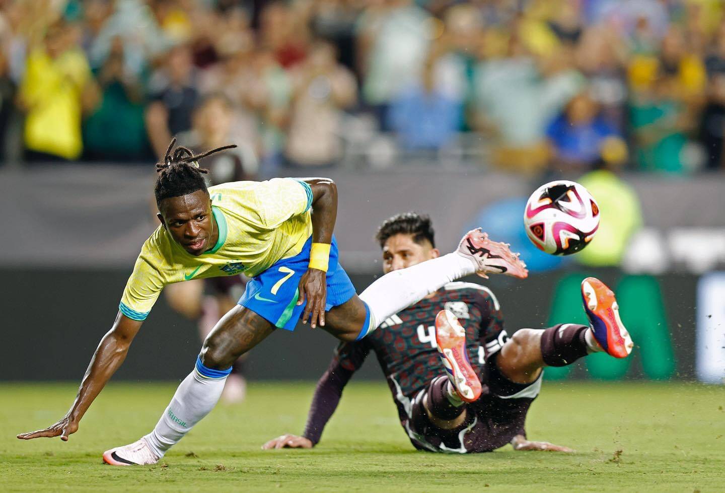 Những ngôi sao như Vinicius chưa thể hiện đúng với tài năng.  Ảnh: LĐBĐ Brazil 