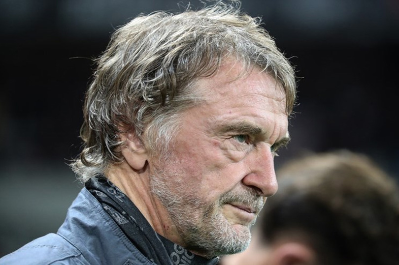 Sir Jim Ratcliffe gặp nhiều khó khăn ngay trong mùa chuyển nhượng đầu tiên tại Man United. Ảnh: AFP