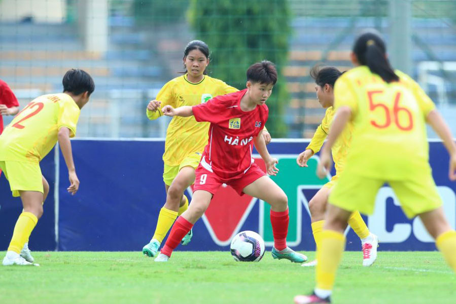 Lượt 5 giải bóng đá nữ U16 Quốc gia 2024: Hà Nội có 3 điểm quan trọng