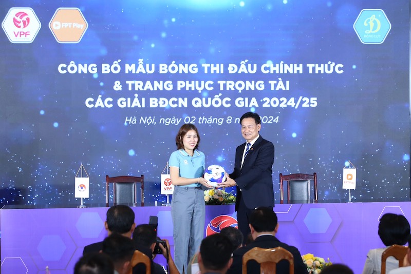 Động Lực tiếp tục là nhà tài trợ bóng thi đấu cho giải bóng đá chuyên nghiệp quốc gia. Ảnh: VPF