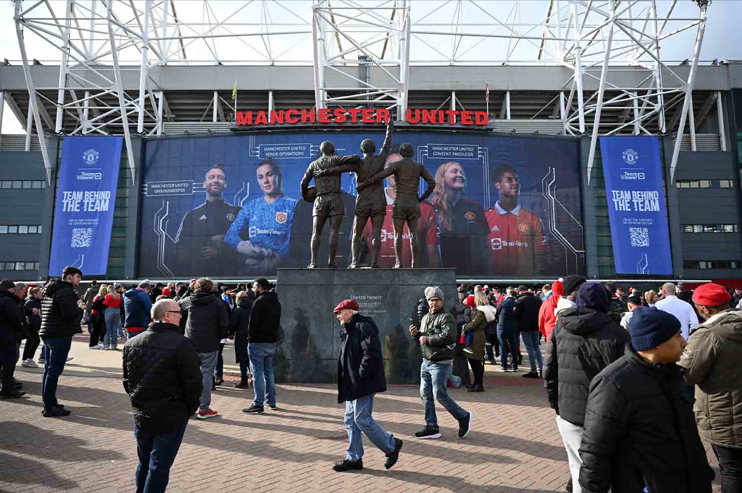 Bên ngoài sân Old Trafford trước một trận sân nhà của Man United vào năm 2023. Ảnh: AFP